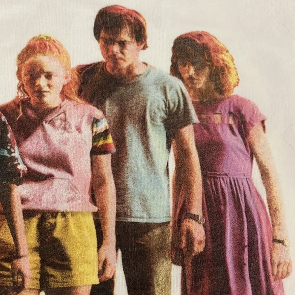 Stranger Things It Only Gets Stranger official Netflix fitted tee M/L - Picture 8 of 11